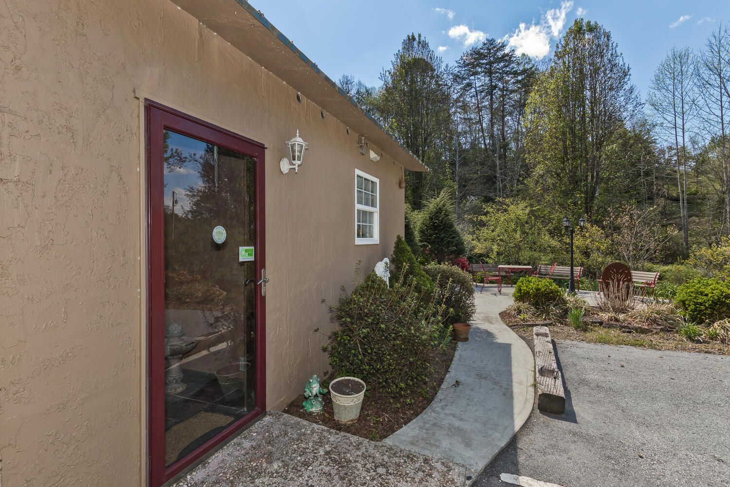 Moonlight Spa and Retreat: 129 Moonlight Dr, Sylva, NC 28779